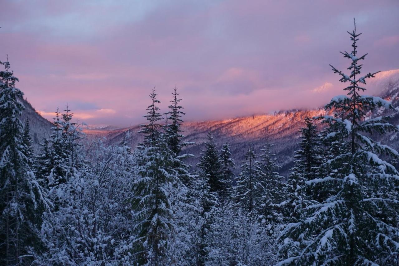 Chalet Hot Tub Cool Views: Roaring Creek Leavenworth