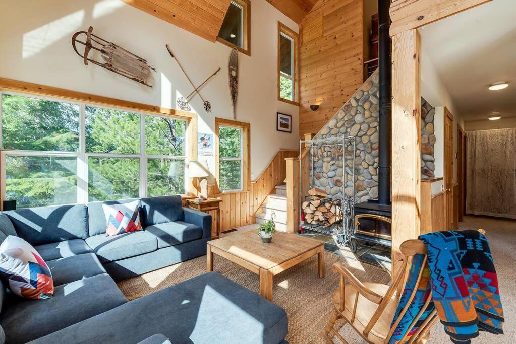 Hot Tub Cool Views: Roaring Creek Leavenworth