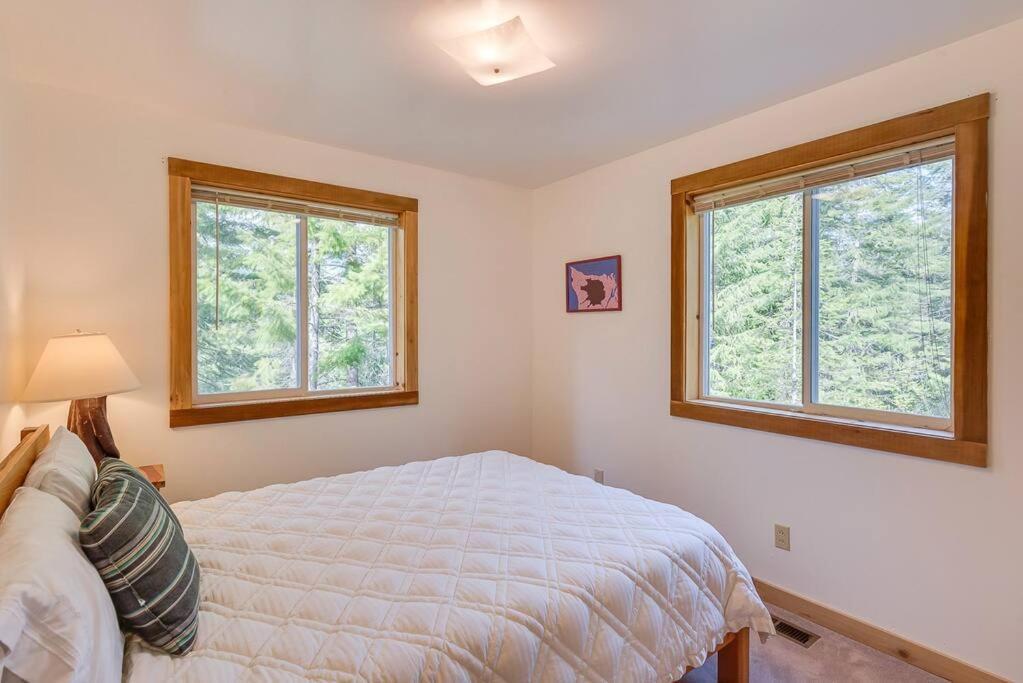 Hot Tub Cool Views: Roaring Creek Chalet *