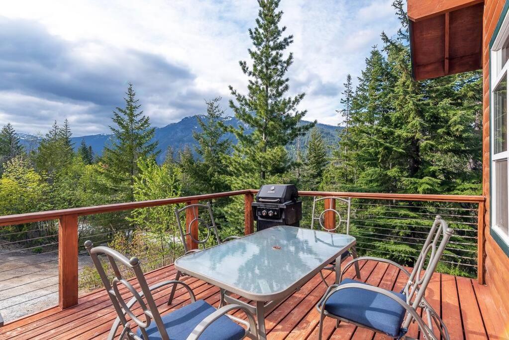 Hot Tub Cool Views: Roaring Creek *