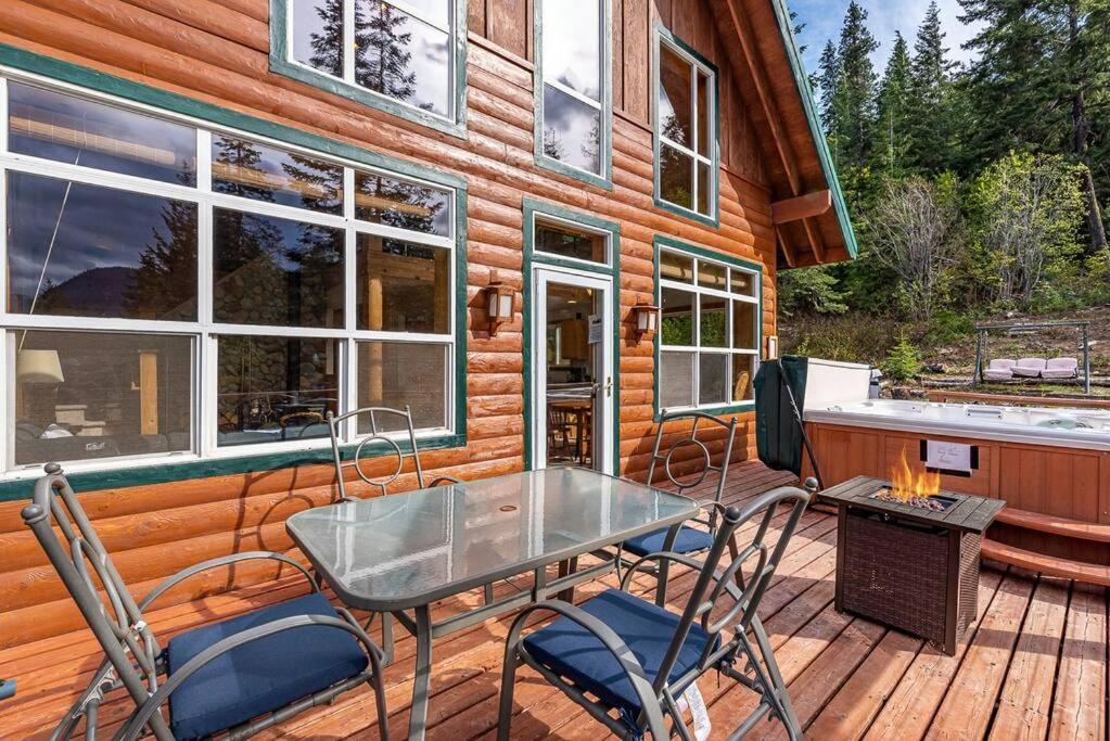 Hot Tub Cool Views: Roaring Creek